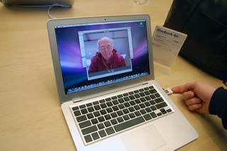 MacBook Air Table Apple Store